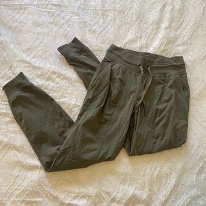 Lululemon - Dance Studio jogger